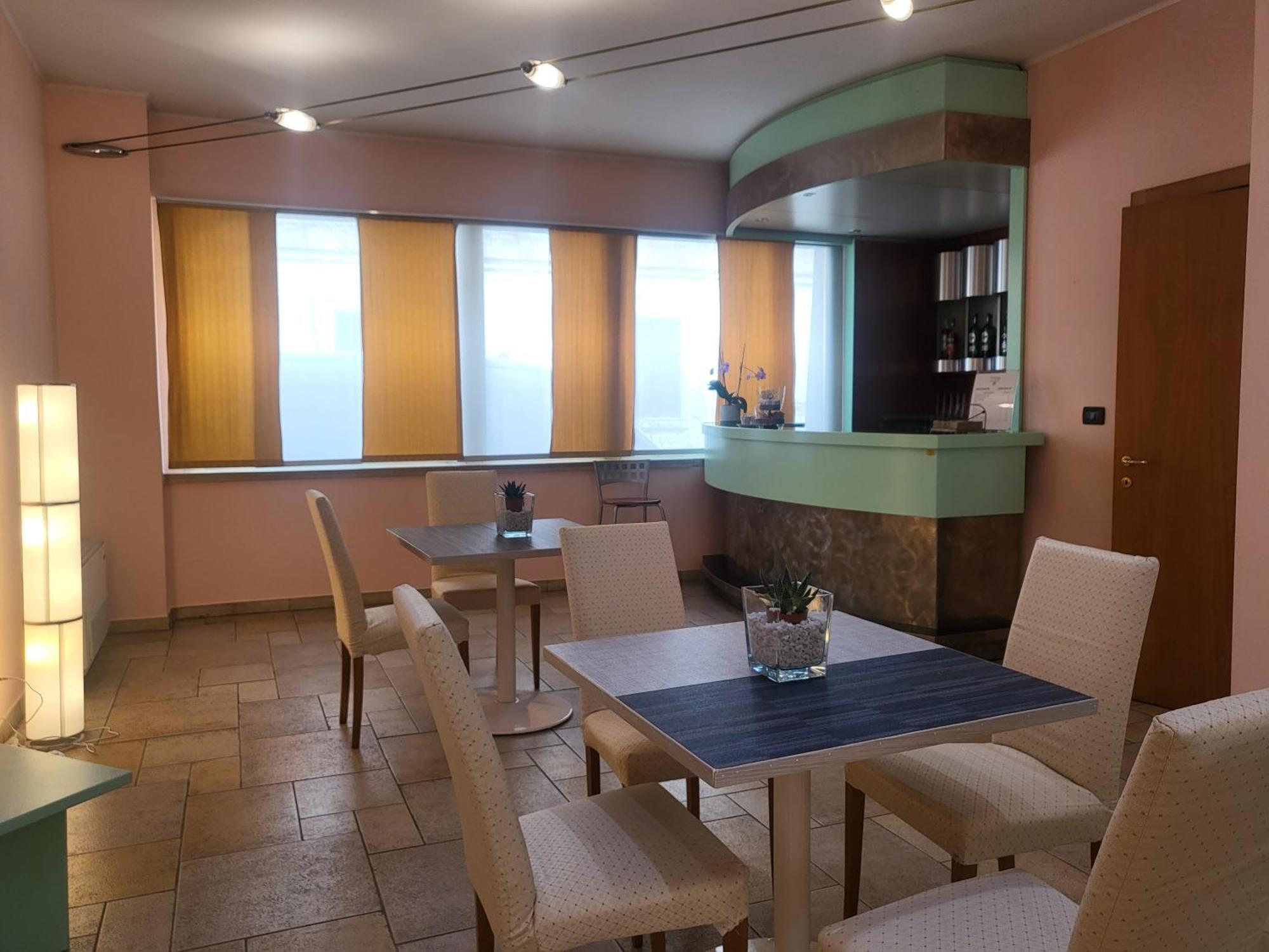 Hotel Lux Алесандрия Екстериор снимка