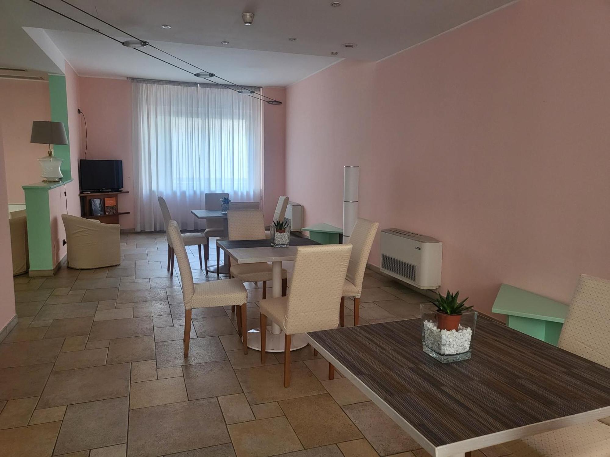 Hotel Lux Алесандрия Екстериор снимка